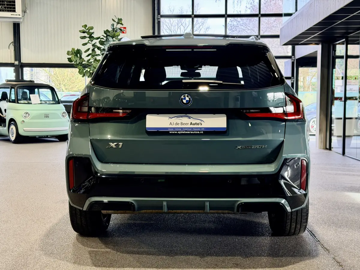 xDrive30e High Executive 326 pk M-Sport | Panorama | HUD | 360 Camera | Carplay/Android