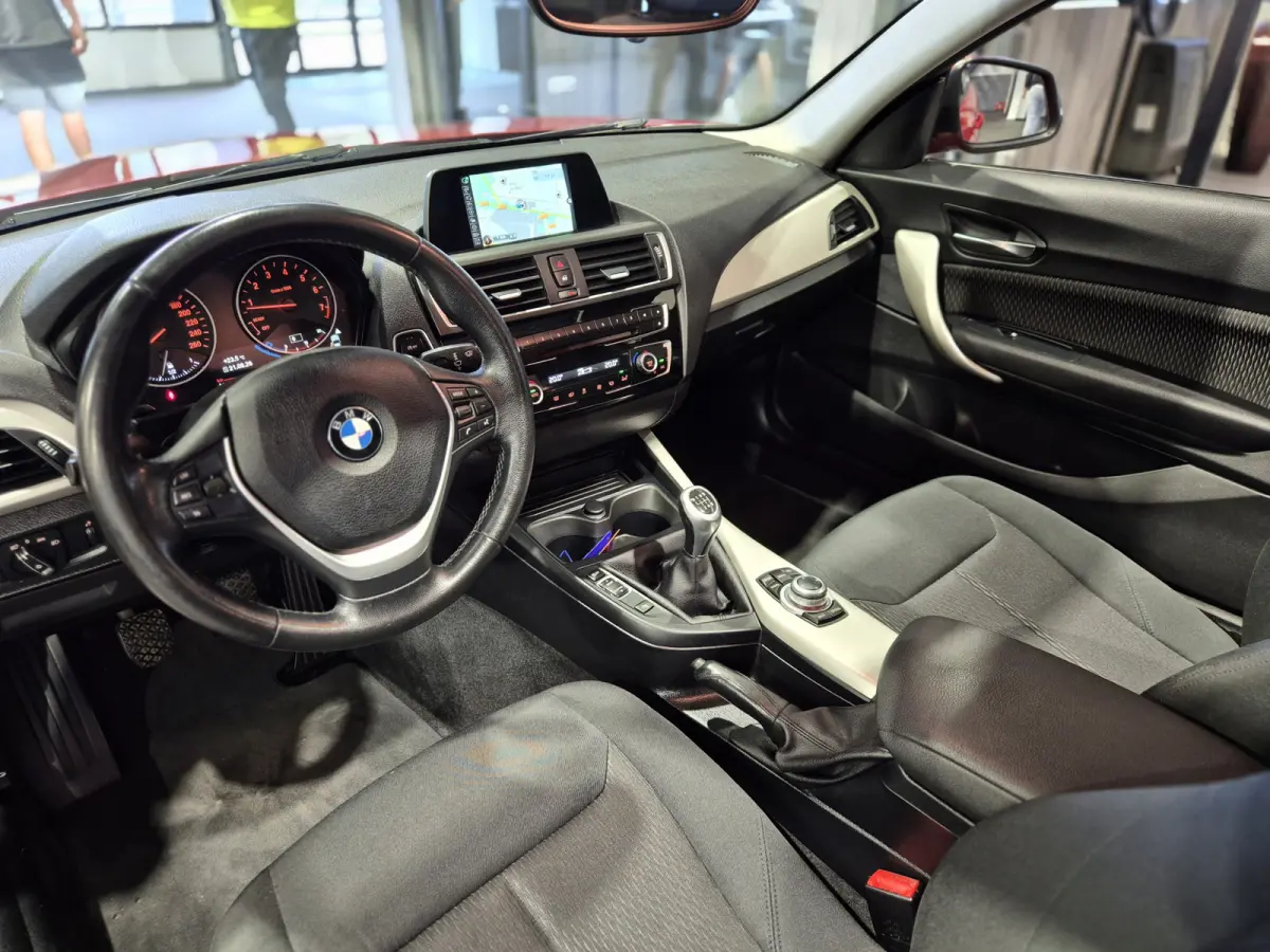 220i Centennial Executive Panorama | Open dak | LED | Navigatie | Airco