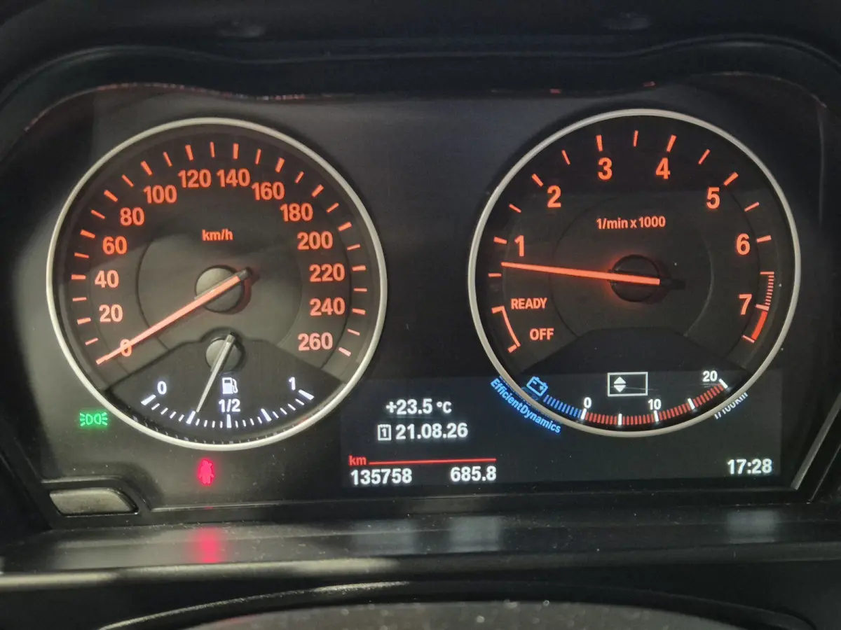 220i Centennial Executive Panorama | Open dak | LED | Navigatie | Airco