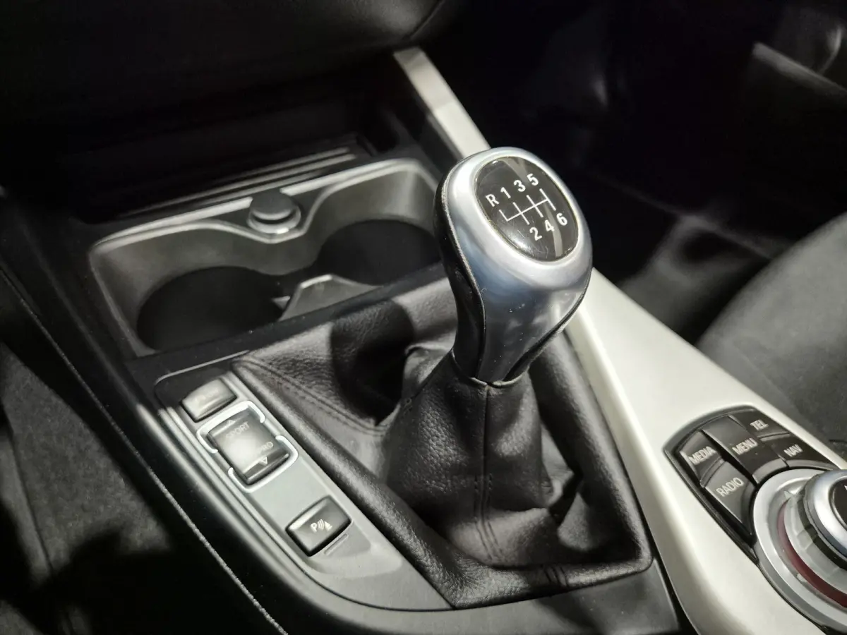 220i Centennial Executive Panorama | Open dak | LED | Navigatie | Airco