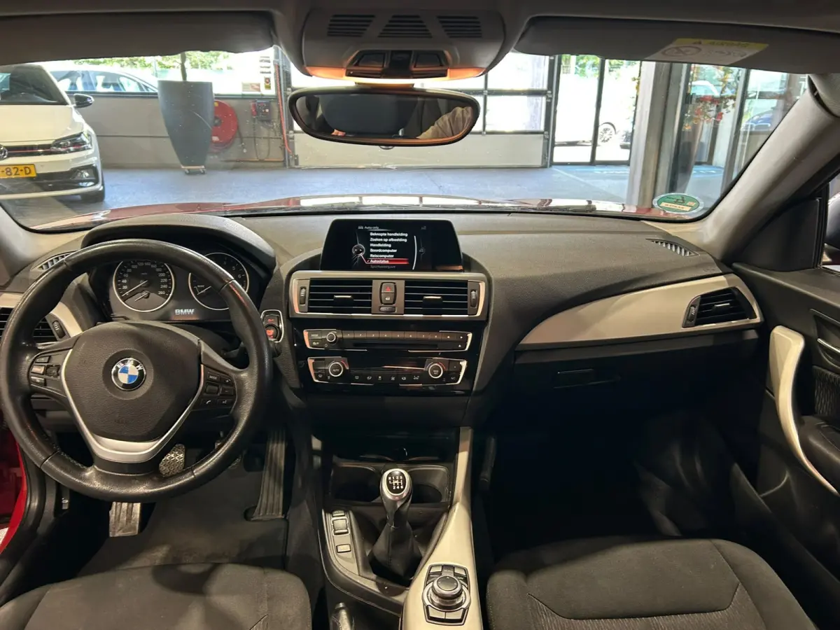 220i Centennial Executive Panorama | Open dak | LED | Navigatie | Airco