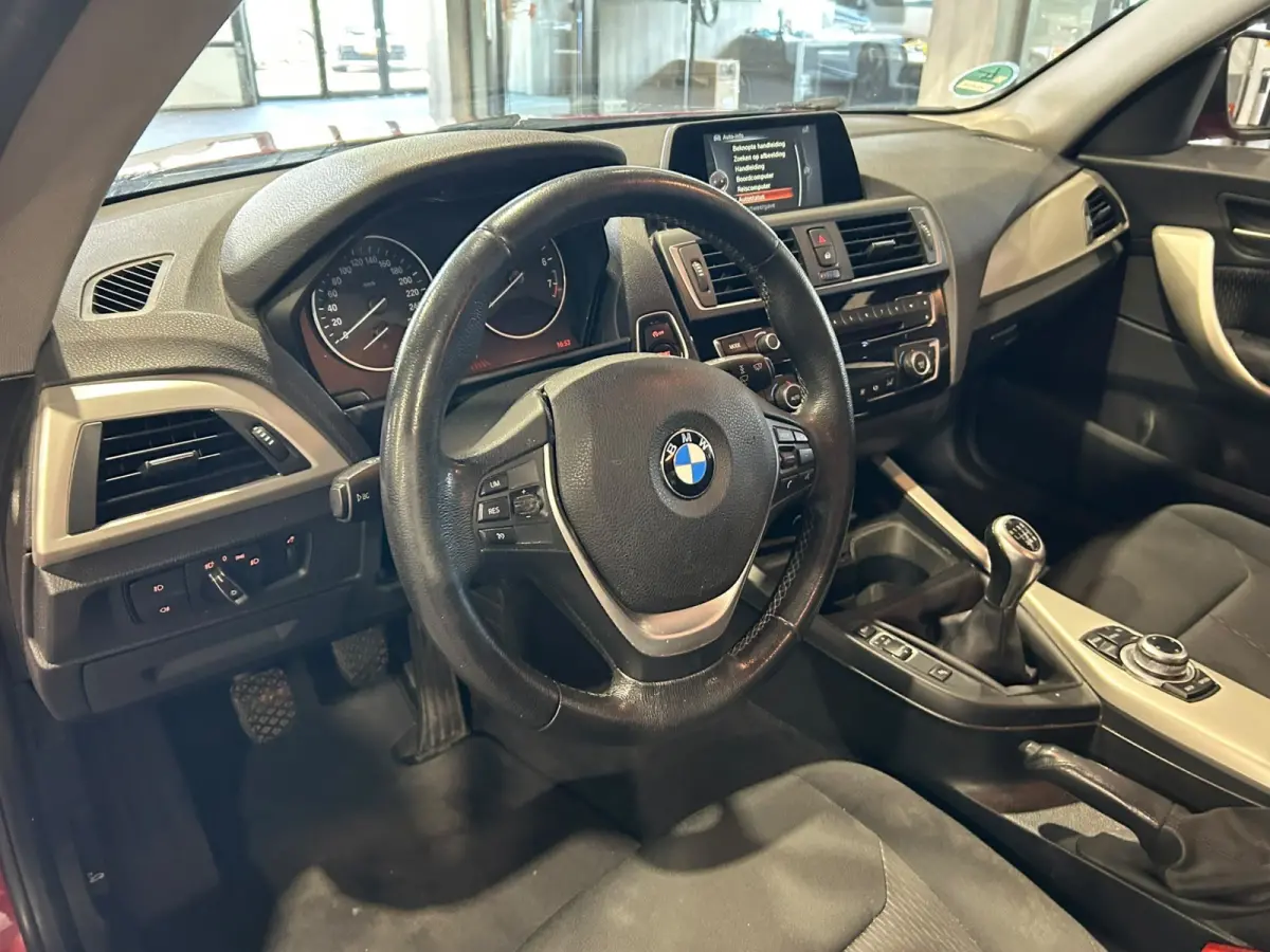 220i Centennial Executive Panorama | Open dak | LED | Navigatie | Airco