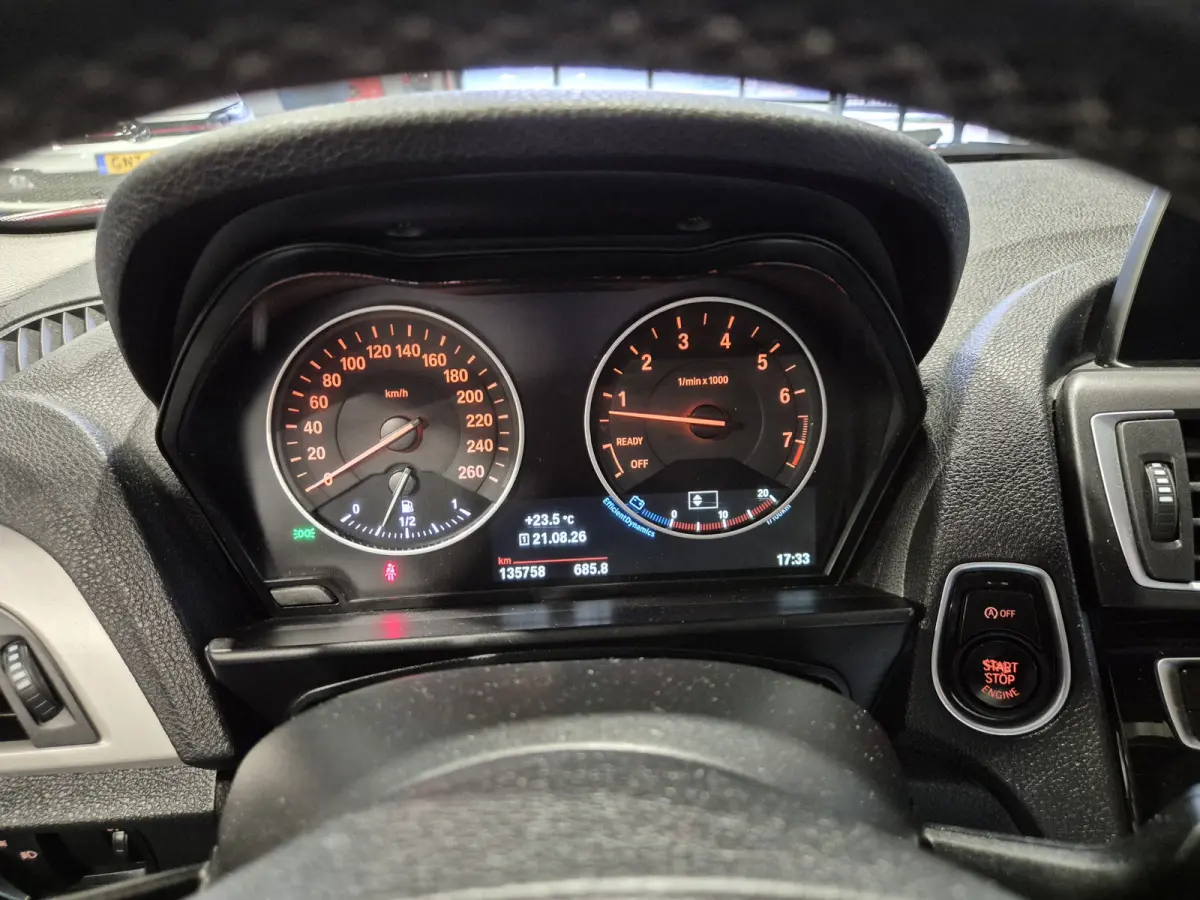 220i Centennial Executive Panorama | Open dak | LED | Navigatie | Airco