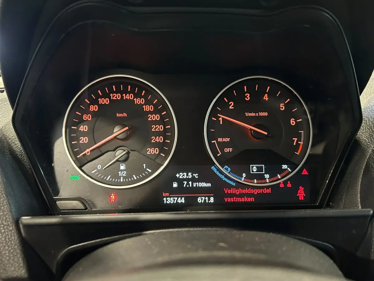 220i Centennial Executive Panorama | Open dak | LED | Navigatie | Airco