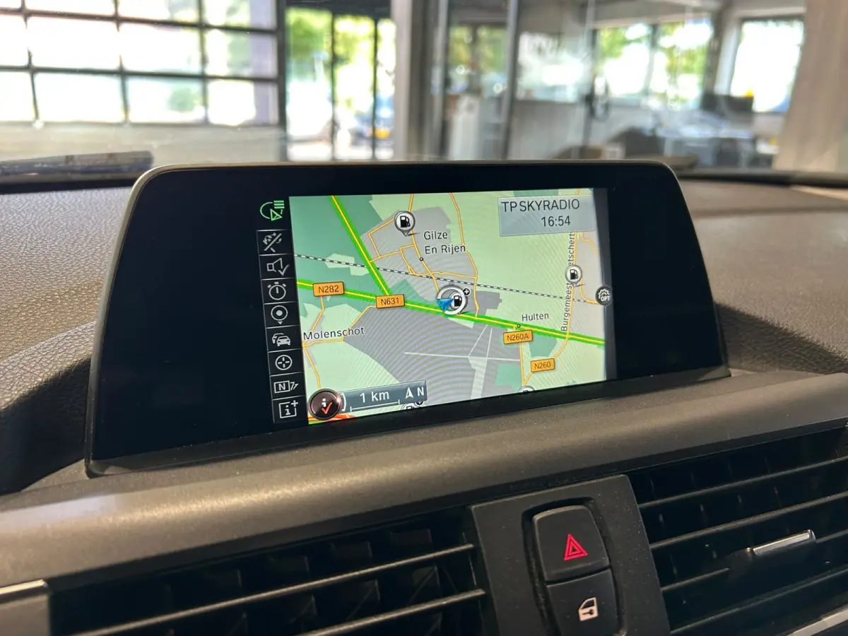 220i Centennial Executive Panorama | Open dak | LED | Navigatie | Airco