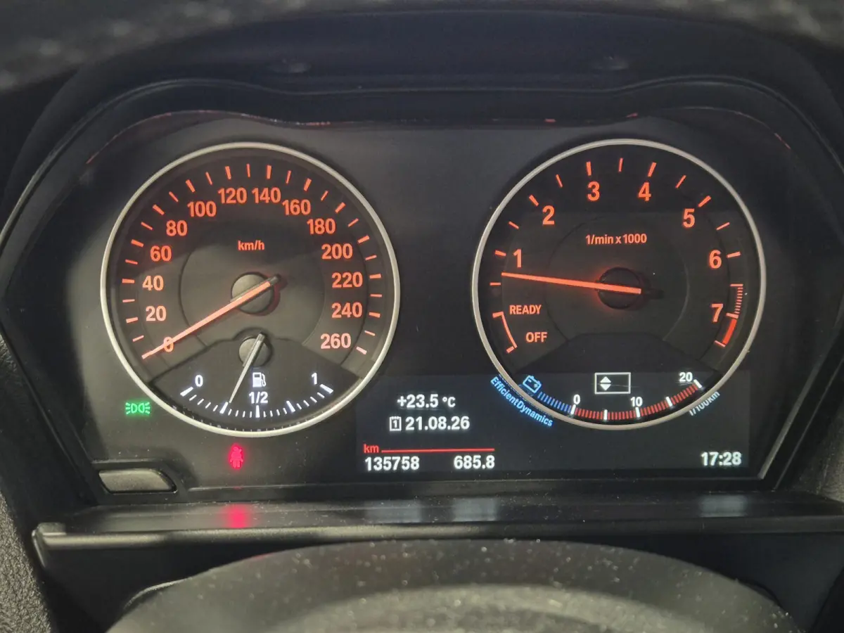 220i Centennial Executive Panorama | Open dak | LED | Navigatie | Airco