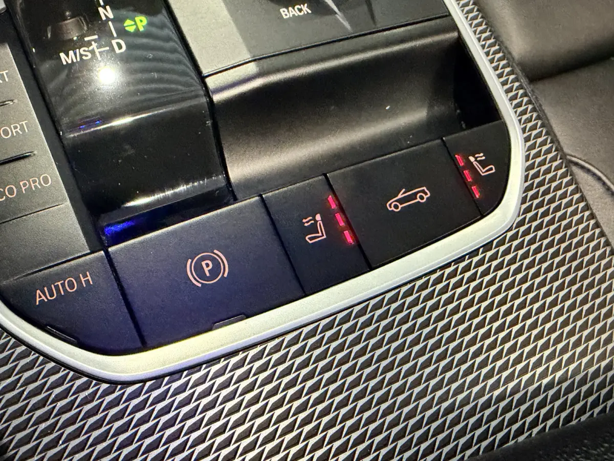 420i High Executive H/K | Camera |Stoel/stuur/nek verwarming | Carplay | Navigatie