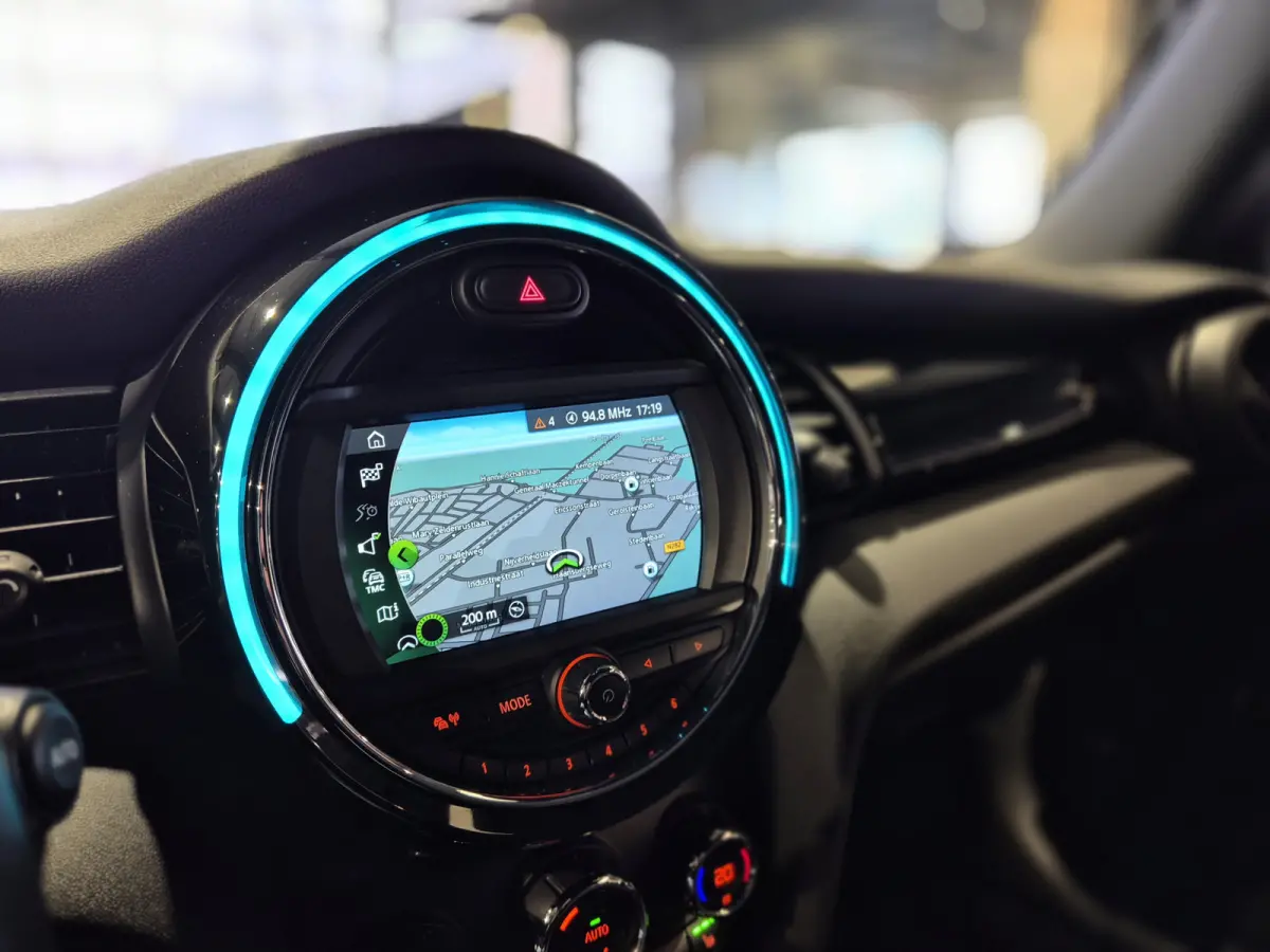 1.5 One Salt Volleder | Navigatie | CarPlay  | Leder | Stoelverwarming | LED