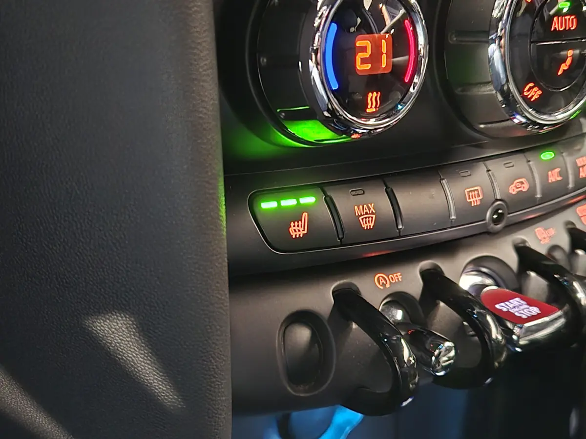 1.5 One Salt Volleder | Navigatie | CarPlay  | Leder | Stoelverwarming | LED
