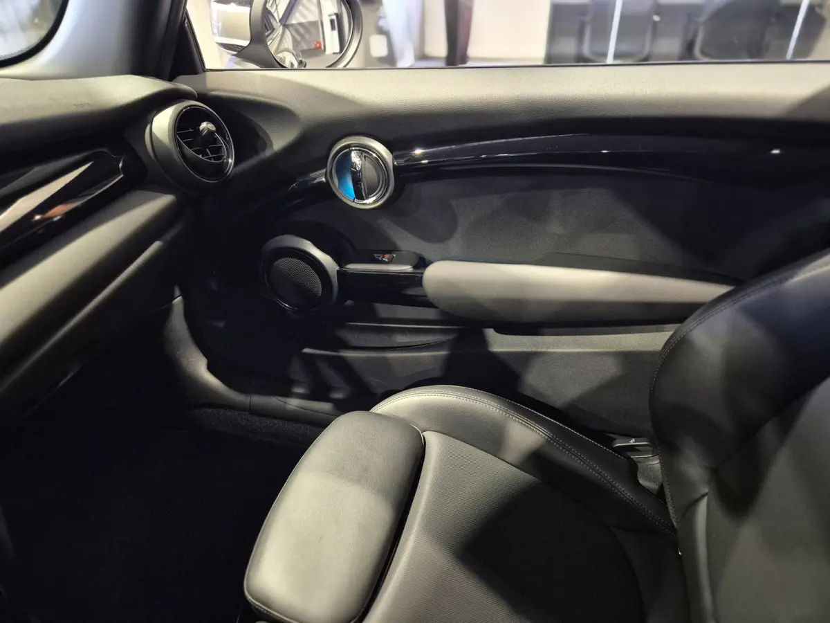 1.5 One Salt Volleder | Navigatie | CarPlay  | Leder | Stoelverwarming | LED