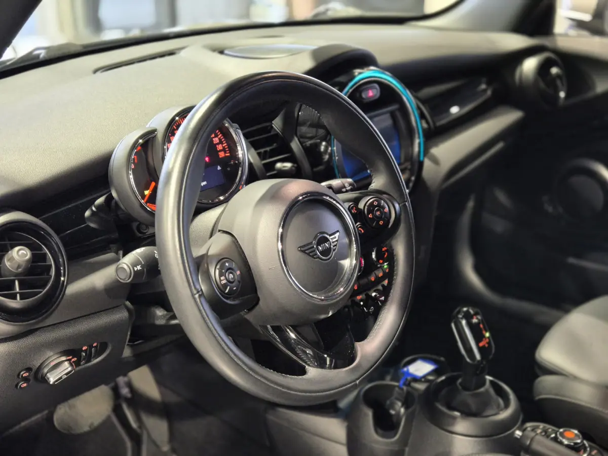 1.5 One Salt Volleder | Navigatie | CarPlay  | Leder | Stoelverwarming | LED