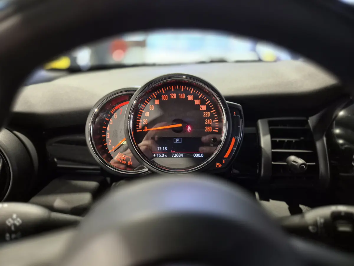 1.5 One Salt Volleder | Navigatie | CarPlay  | Leder | Stoelverwarming | LED