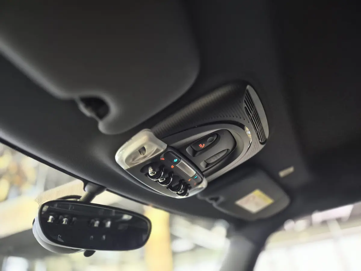 1.5 One Salt Volleder | Navigatie | CarPlay  | Leder | Stoelverwarming | LED