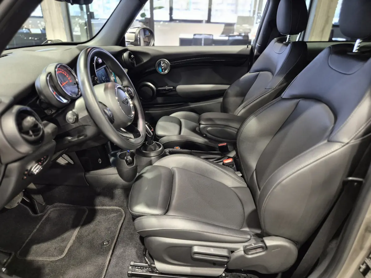1.5 One Salt Volleder | Navigatie | CarPlay  | Leder | Stoelverwarming | LED