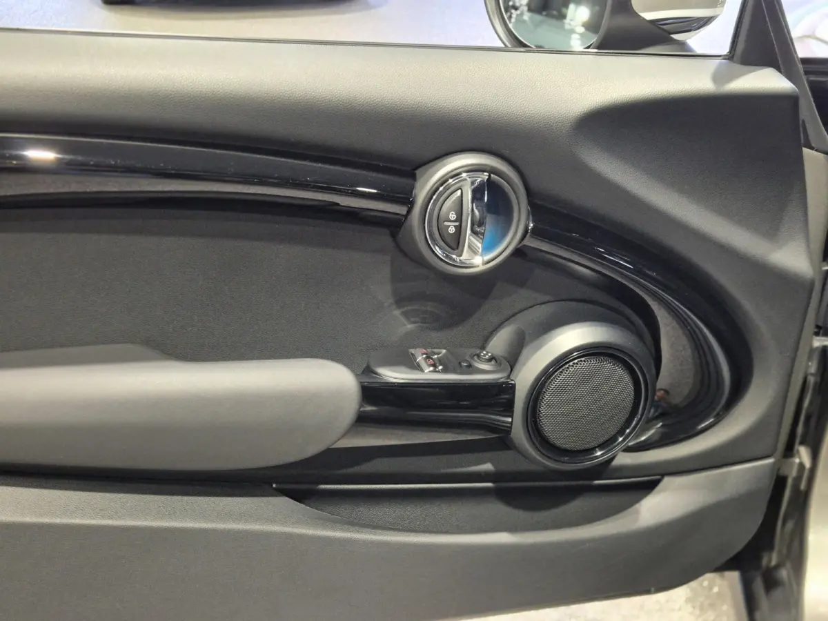 1.5 One Salt Volleder | Navigatie | CarPlay  | Leder | Stoelverwarming | LED