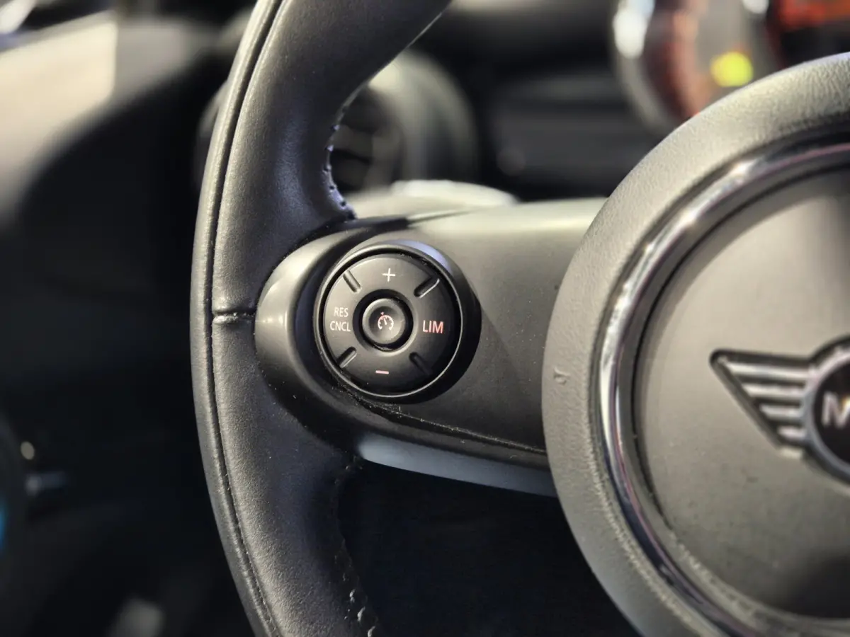 1.5 One Salt Volleder | Navigatie | CarPlay  | Leder | Stoelverwarming | LED