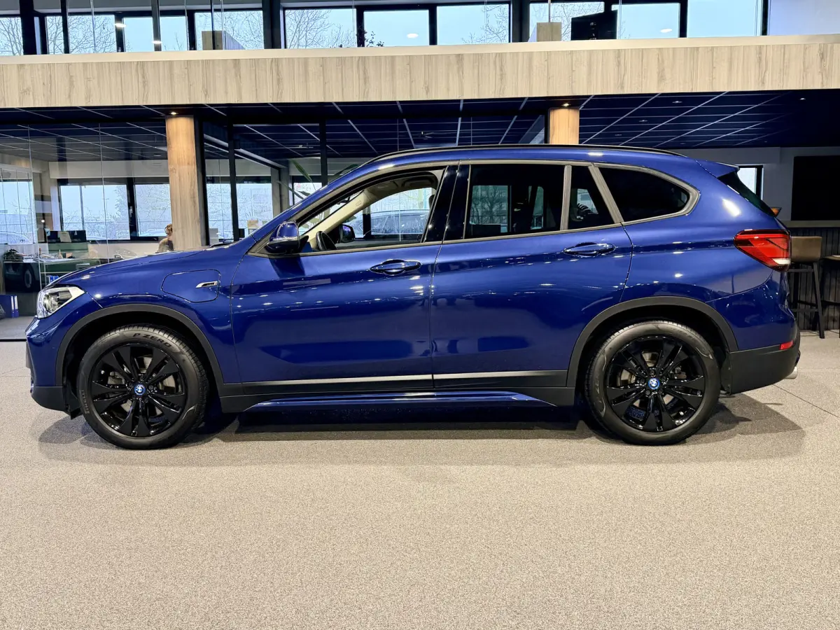 xDrive25e Executive Sportline | Camera | Trekhaak | Crème leder