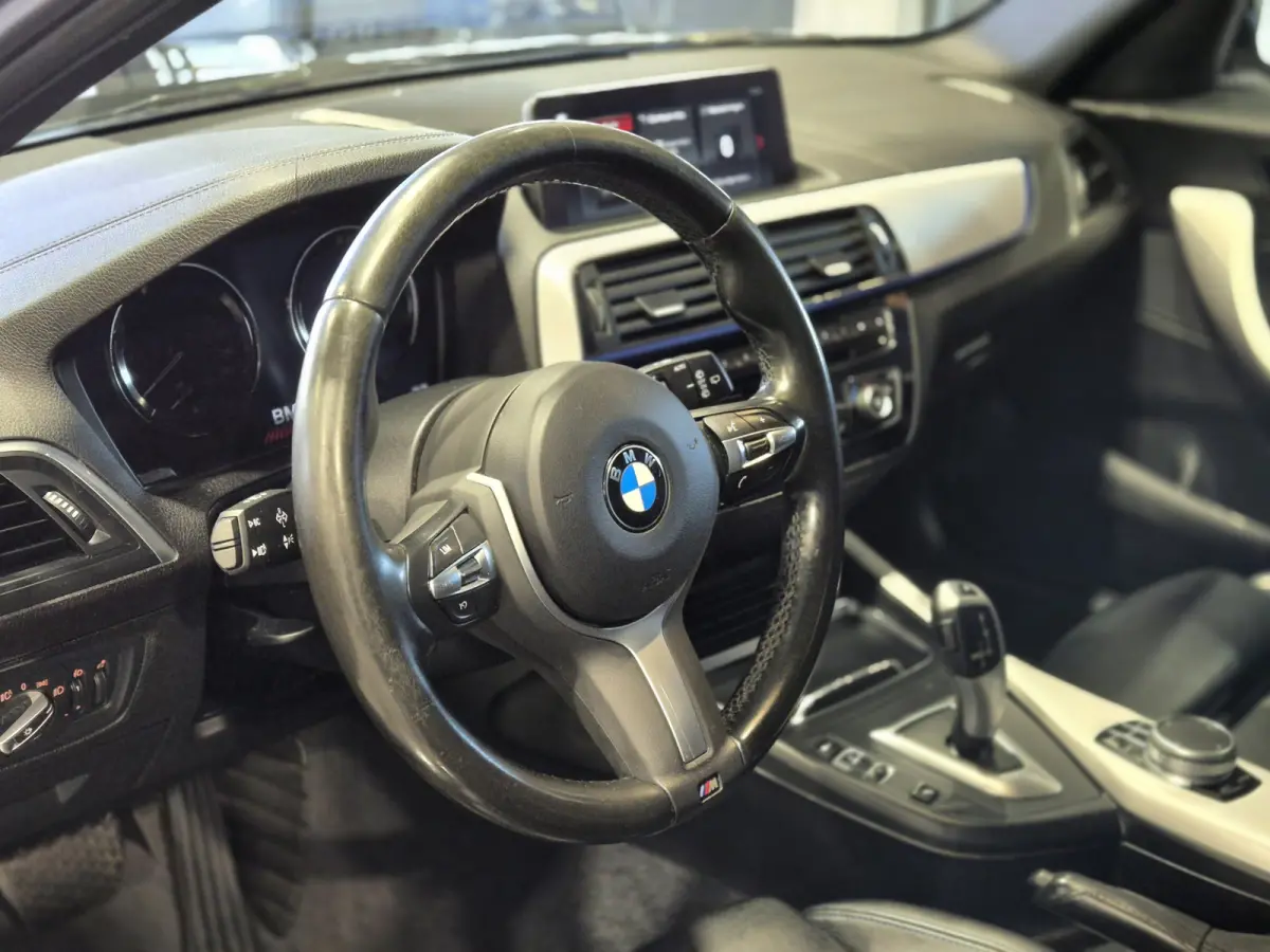 M-Sport Shadow Edition Camera | Leder | Stoelverwarming | Zwarte hemel | CarPlay | Cruise