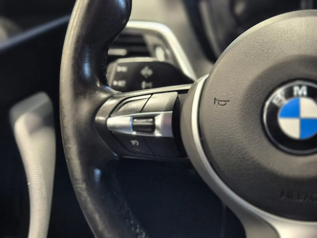 M-Sport Shadow Edition Camera | Leder | Stoelverwarming | Zwarte hemel | CarPlay | Cruise