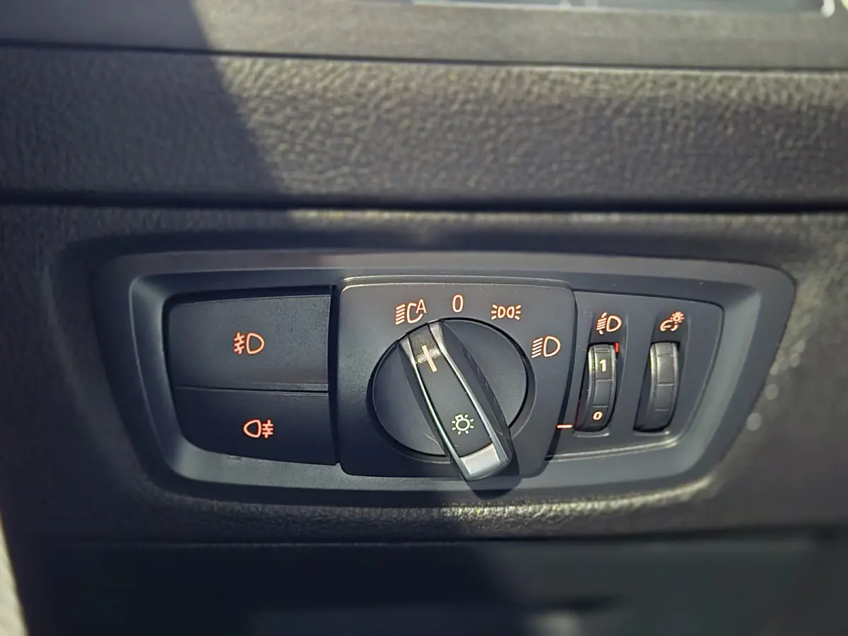 M-Sport Shadow Edition Camera | Leder | Stoelverwarming | Zwarte hemel | CarPlay | Cruise