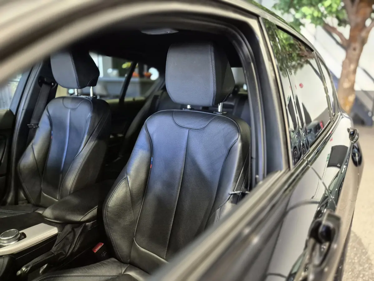 M-Sport Shadow Edition Camera | Leder | Stoelverwarming | Zwarte hemel | CarPlay | Cruise