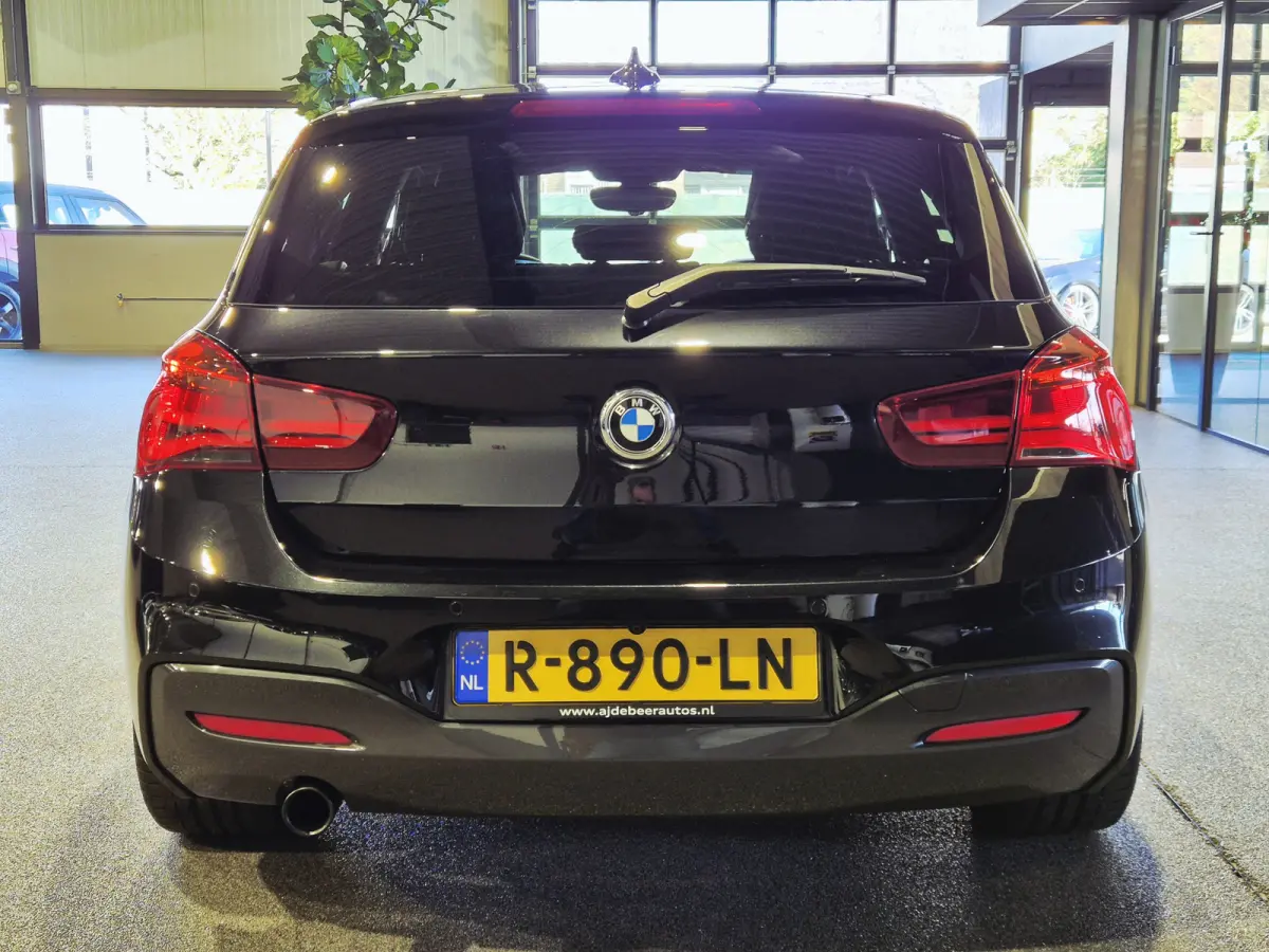 M-Sport Shadow Edition Camera | Leder | Stoelverwarming | Zwarte hemel | CarPlay | Cruise