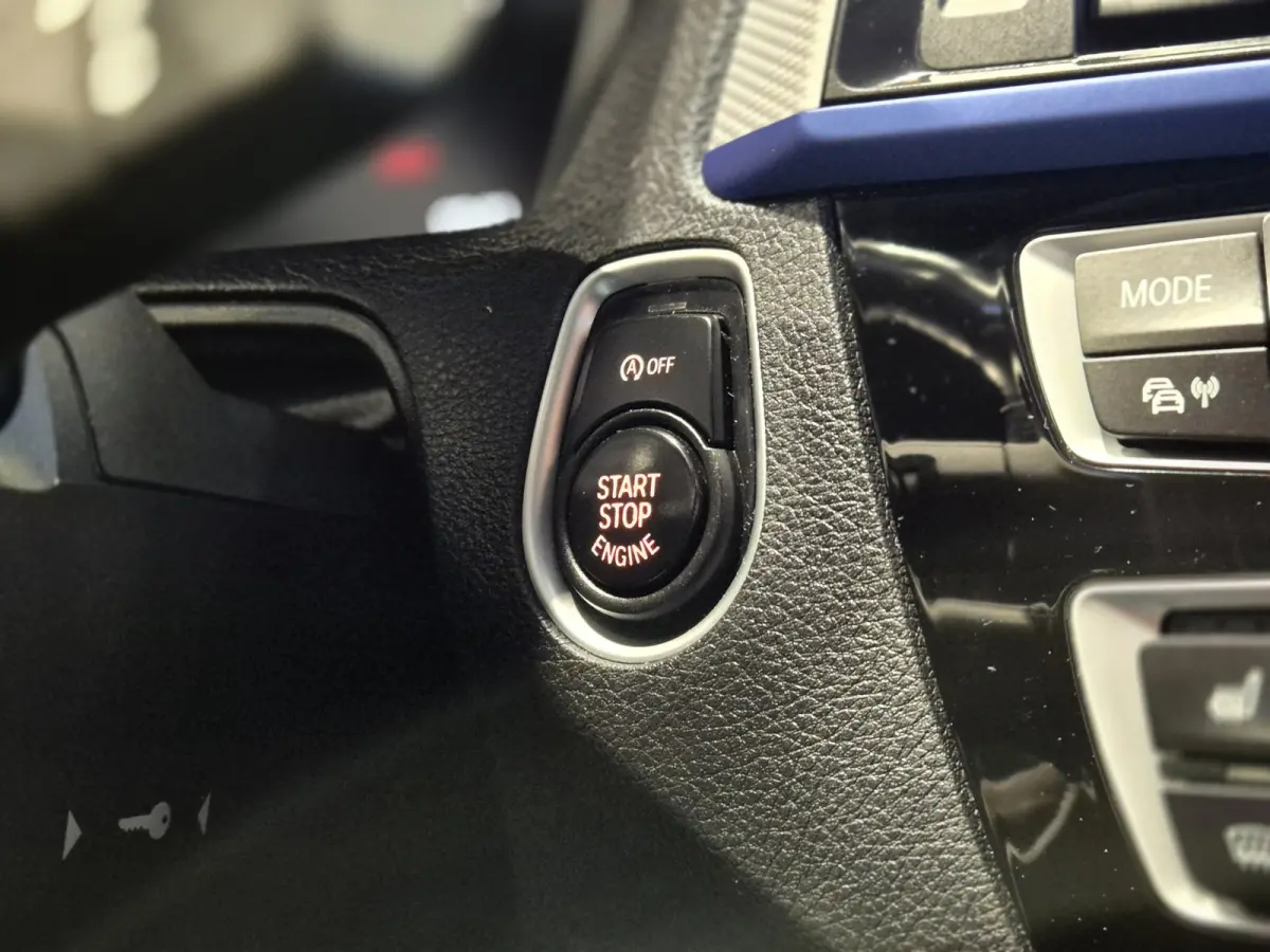 M-Sport Shadow Edition Camera | Leder | Stoelverwarming | Zwarte hemel | CarPlay | Cruise