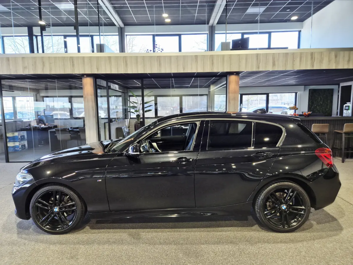 M-Sport Shadow Edition Camera | Leder | Stoelverwarming | Zwarte hemel | CarPlay | Cruise