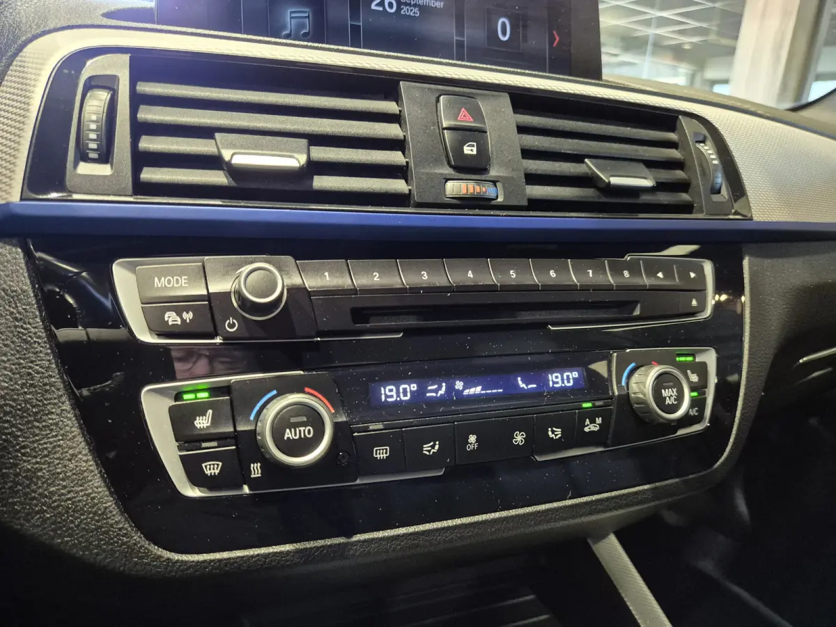 M-Sport Shadow Edition Camera | Leder | Stoelverwarming | Zwarte hemel | CarPlay | Cruise