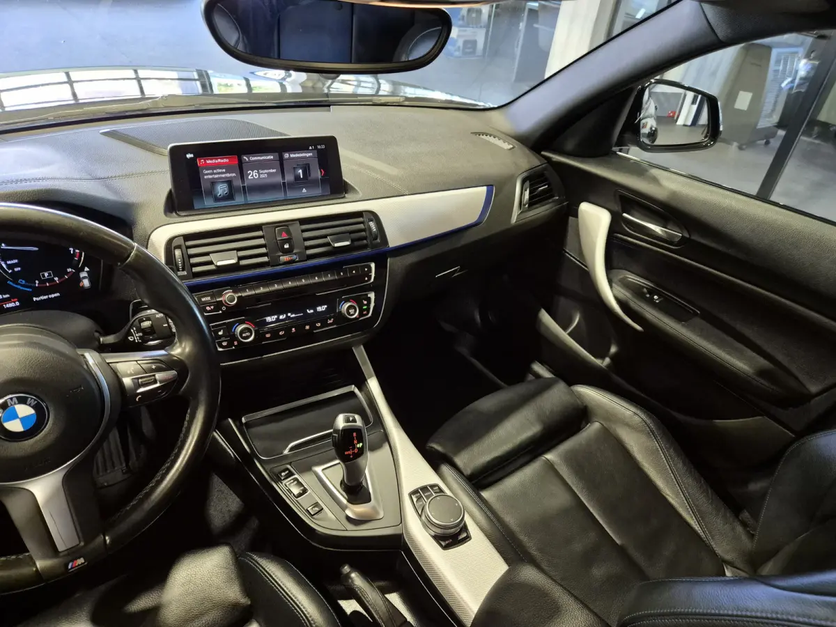 M-Sport Shadow Edition Camera | Leder | Stoelverwarming | Zwarte hemel | CarPlay | Cruise