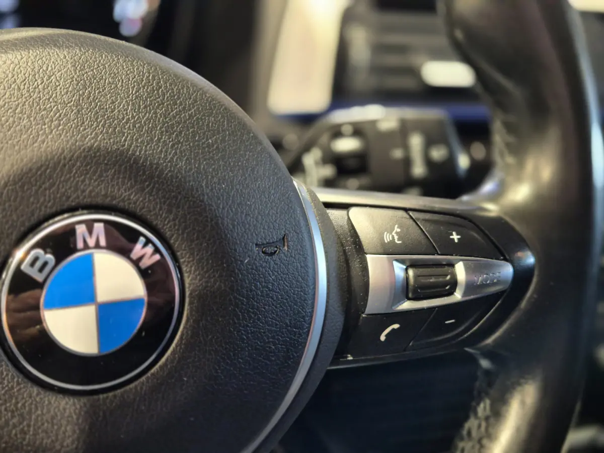 M-Sport Shadow Edition Camera | Leder | Stoelverwarming | Zwarte hemel | CarPlay | Cruise