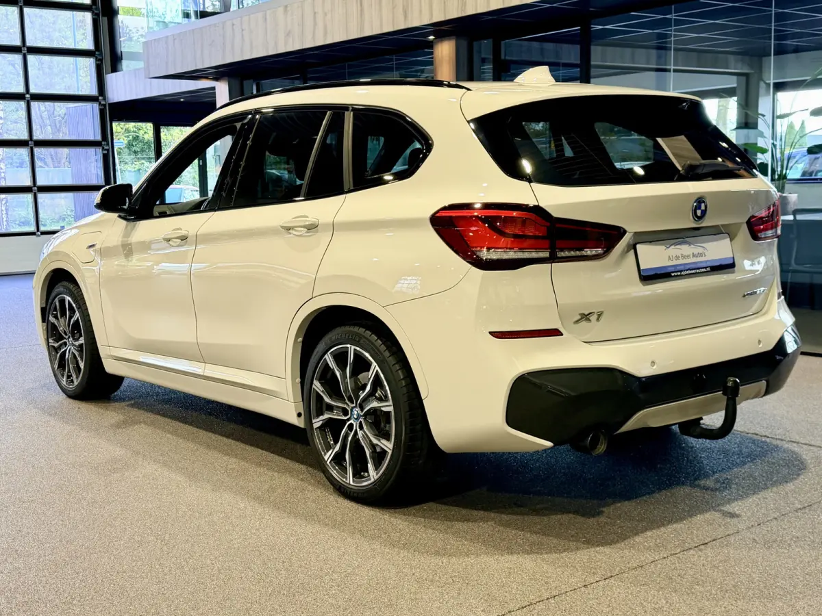 xDrive25e Executive M-Sport | 19” | Camera | Trekhaak | Stoelverwarming | 4x4