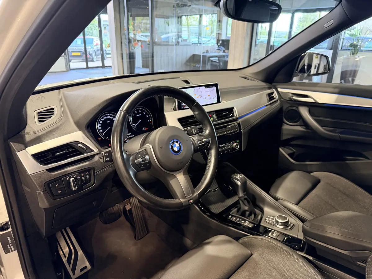 xDrive25e Executive M-Sport | 19” | Camera | Trekhaak | Stoelverwarming | 4x4