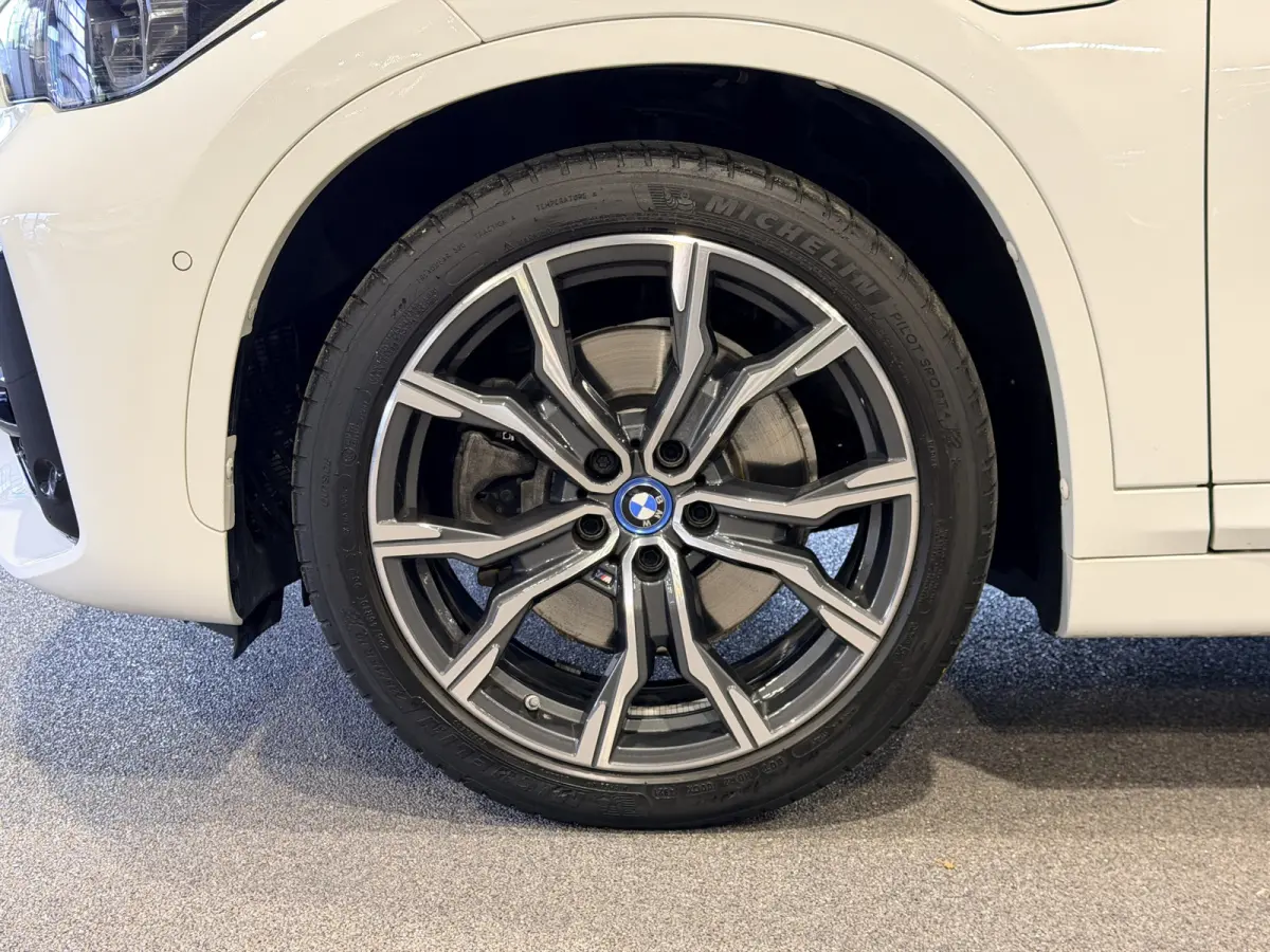 xDrive25e Executive M-Sport | 19” | Camera | Trekhaak | Stoelverwarming | 4x4