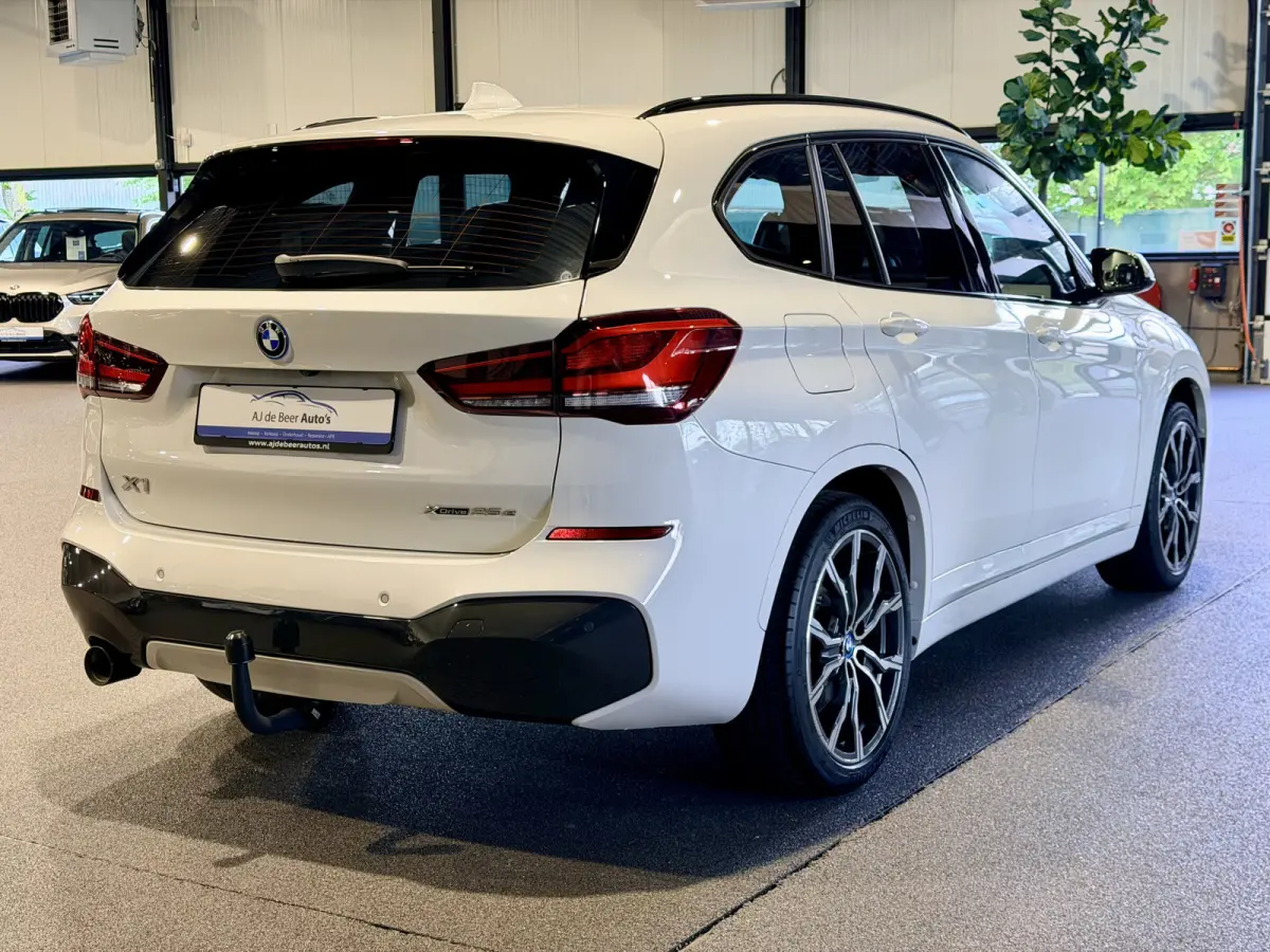 xDrive25e Executive M-Sport | 19” | Camera | Trekhaak | Stoelverwarming | 4x4