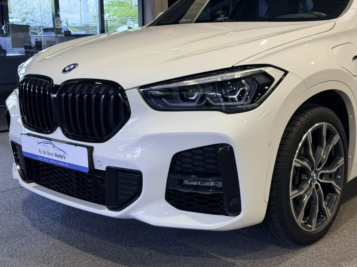 xDrive25e Executive M-Sport | 19” | Camera | Trekhaak | Stoelverwarming | 4x4