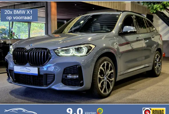 xDrive25e High Executive M-Sport | Panorama | 19” | Trekhaak | Camera | HUD | Stormbay metallic