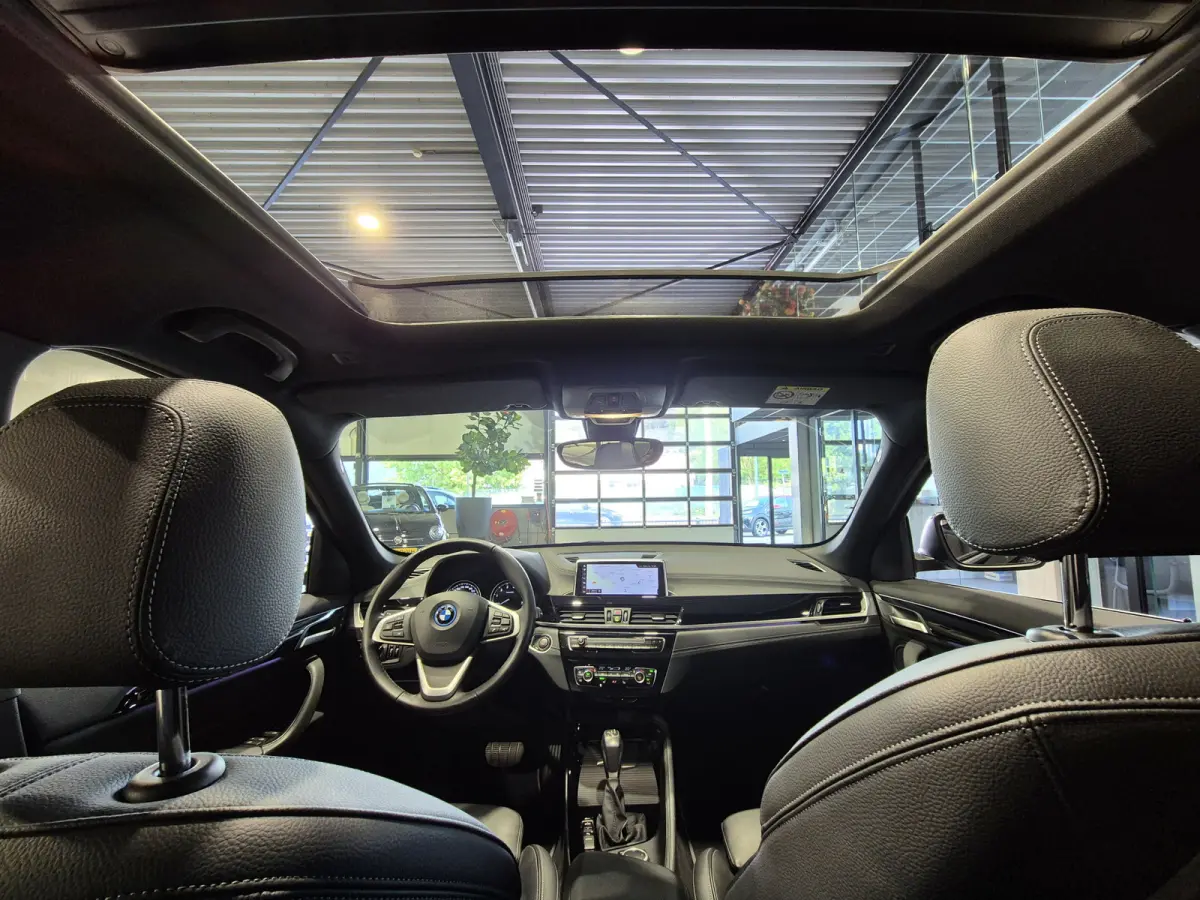 xDrive25e High Executive X-Line | Panorama | Trekhaak | Camera