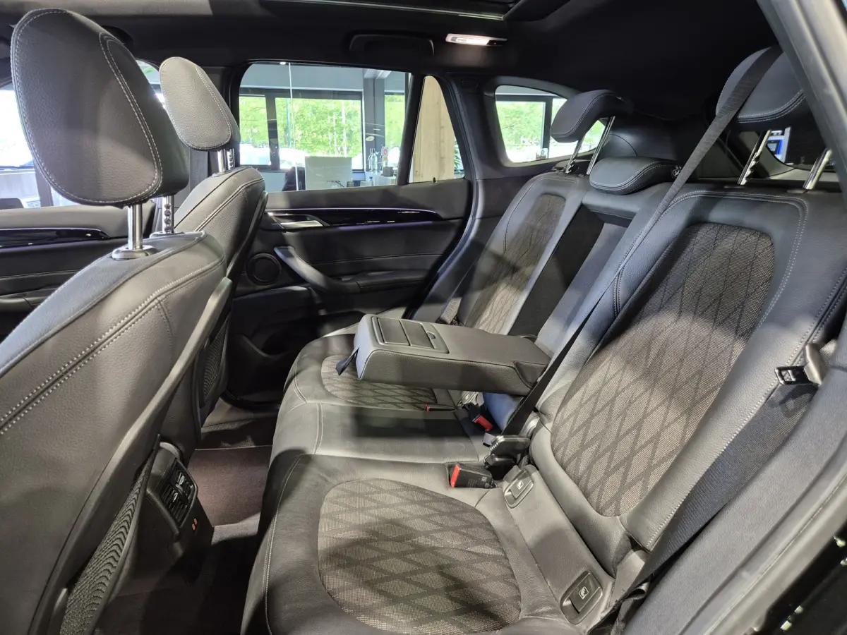 xDrive25e High Executive X-Line | Panorama | Trekhaak | Camera