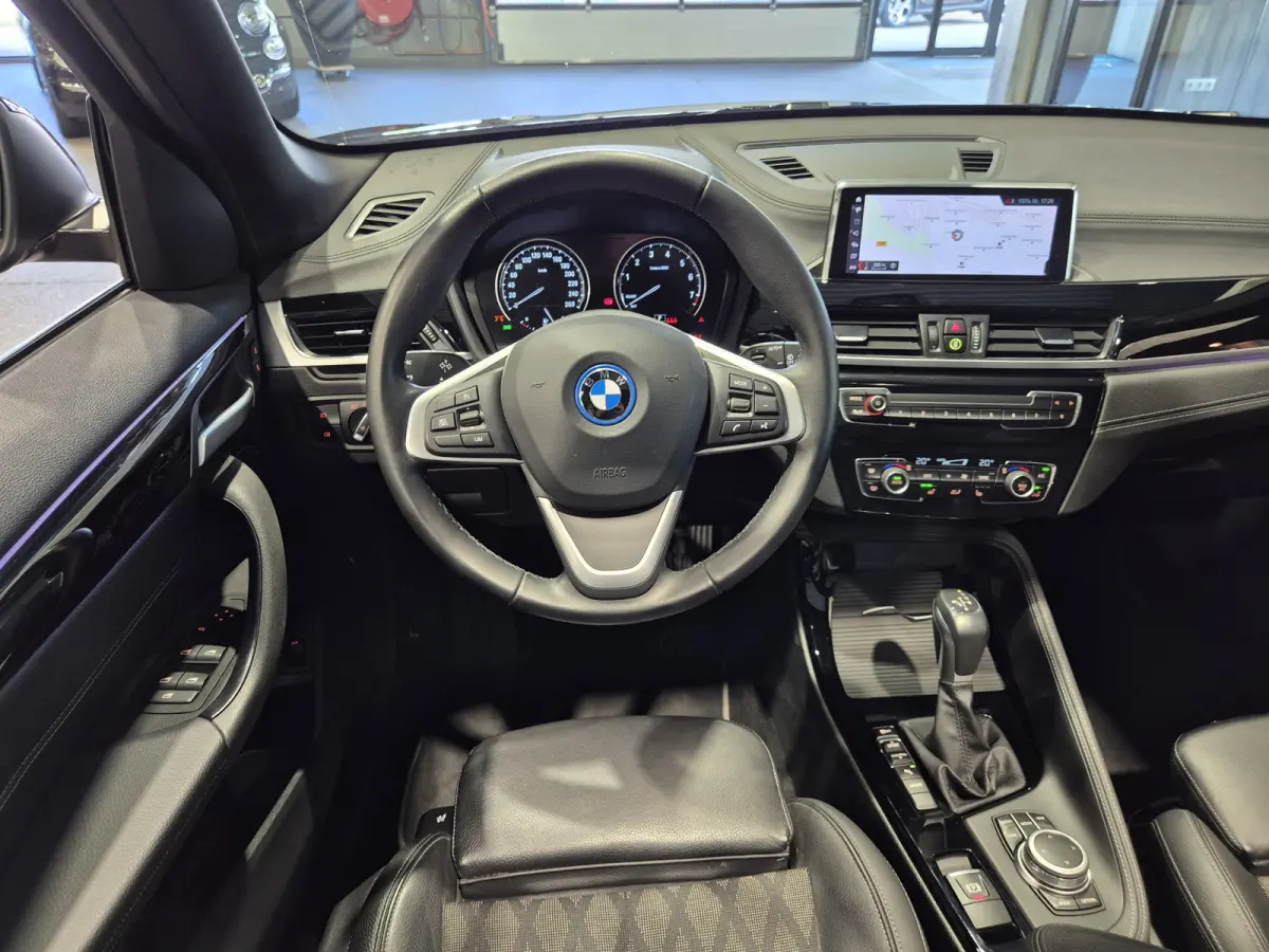 xDrive25e High Executive X-Line | Panorama | Trekhaak | Camera