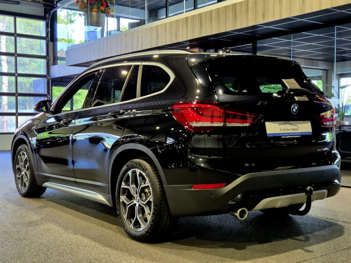 xDrive25e High Executive X-Line | Panorama | Trekhaak | Camera