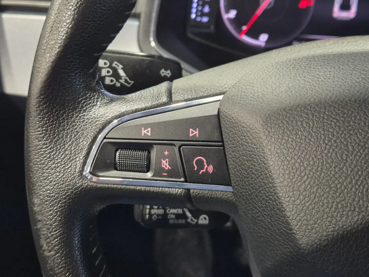 1.0 TSI Style Business Intense Two-tone | Trekhaak | Navigatie | Digitaal dashboard | Carplay-Android