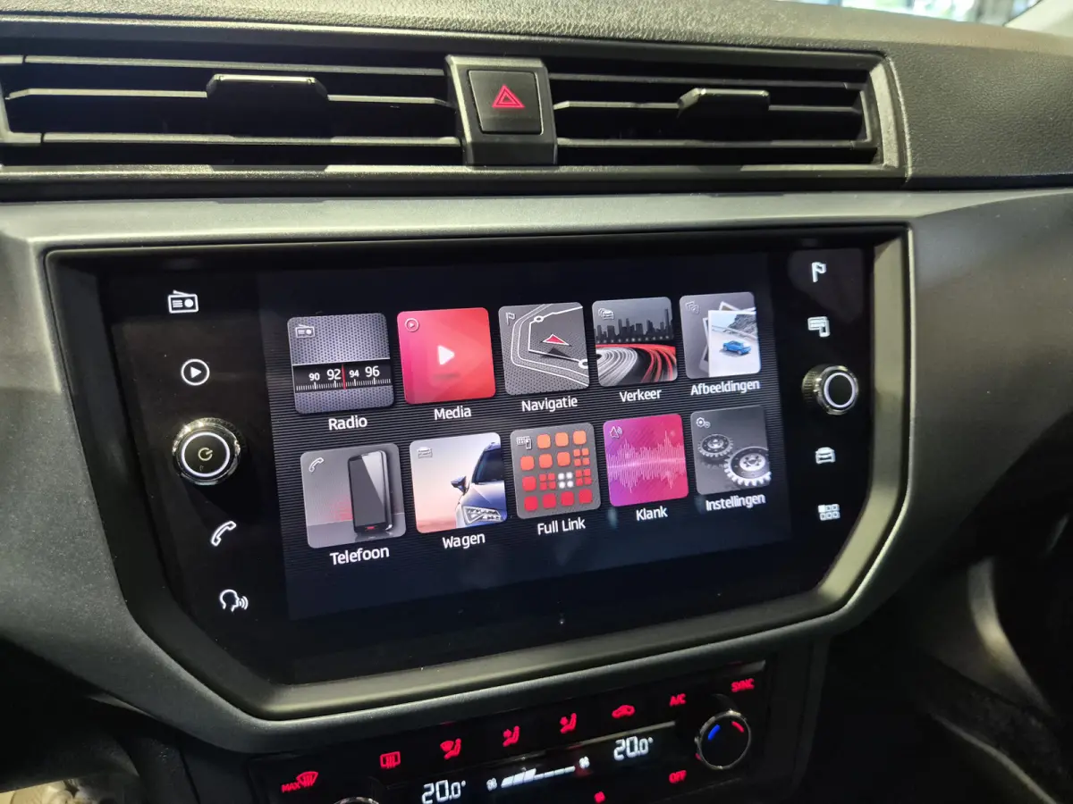 1.0 TSI Style Business Intense Two-tone | Trekhaak | Navigatie | Digitaal dashboard | Carplay-Android