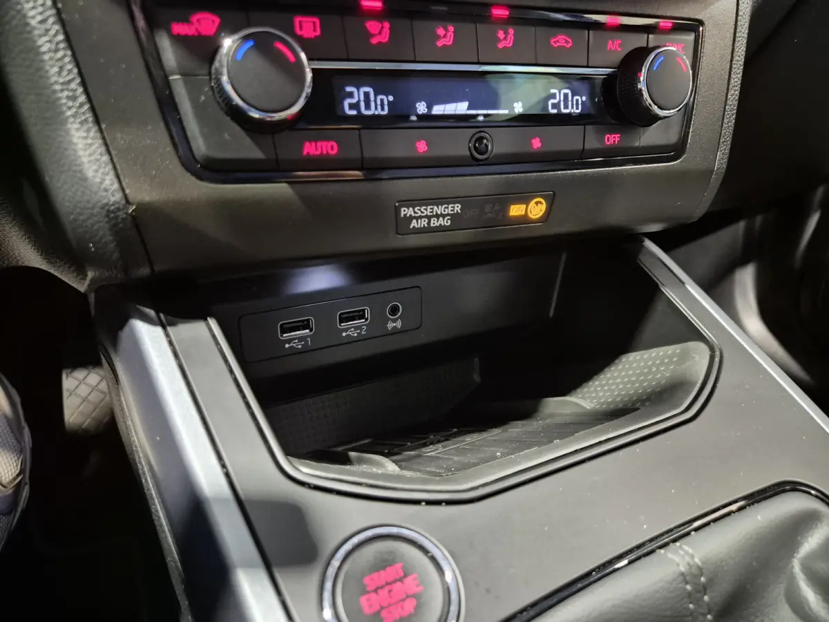 1.0 TSI Style Business Intense Two-tone | Trekhaak | Navigatie | Digitaal dashboard | Carplay-Android