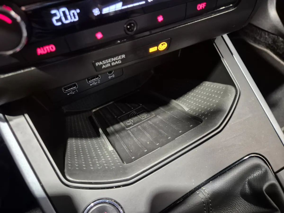 1.0 TSI Style Business Intense Two-tone | Trekhaak | Navigatie | Digitaal dashboard | Carplay-Android