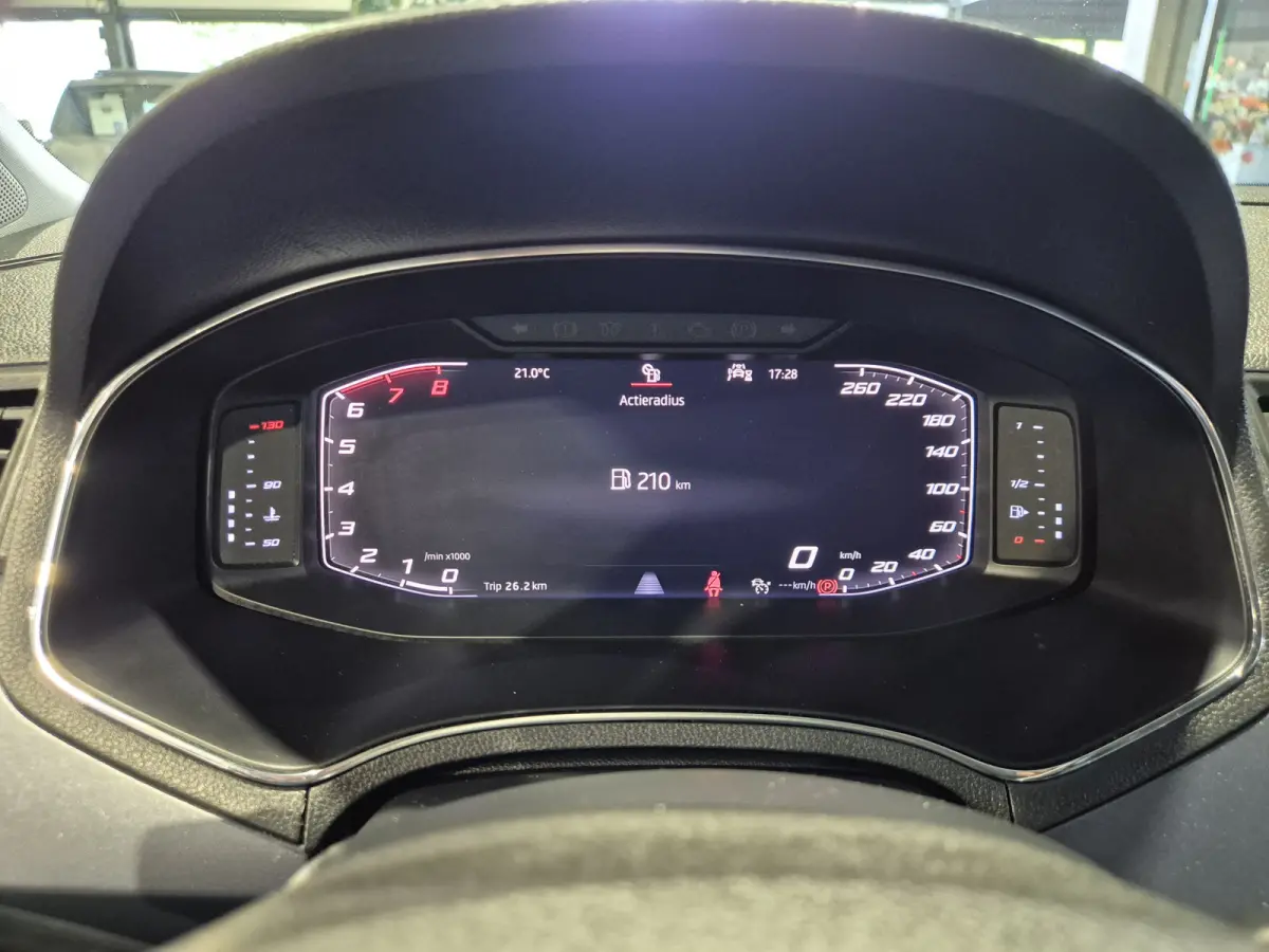 1.0 TSI Style Business Intense Two-tone | Trekhaak | Navigatie | Digitaal dashboard | Carplay-Android