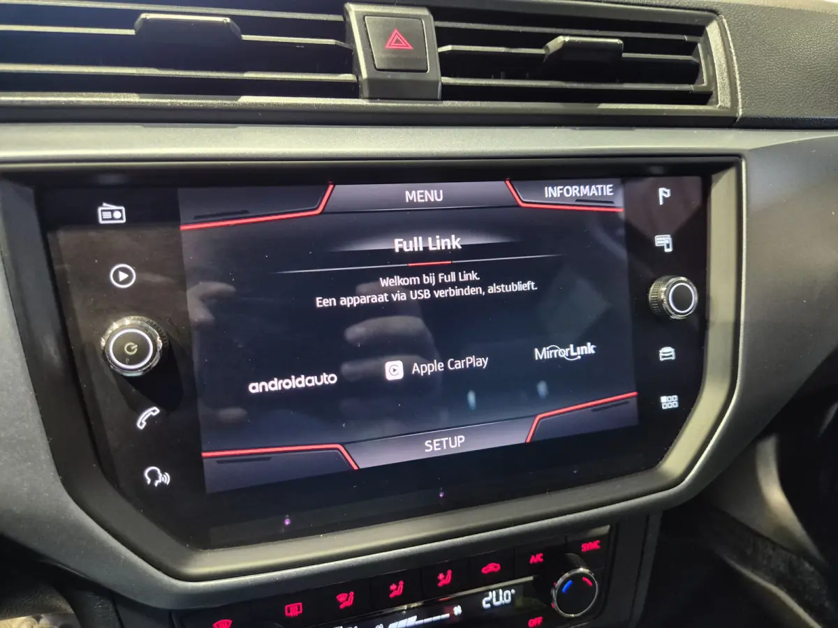 1.0 TSI Style Business Intense Two-tone | Trekhaak | Navigatie | Digitaal dashboard | Carplay-Android