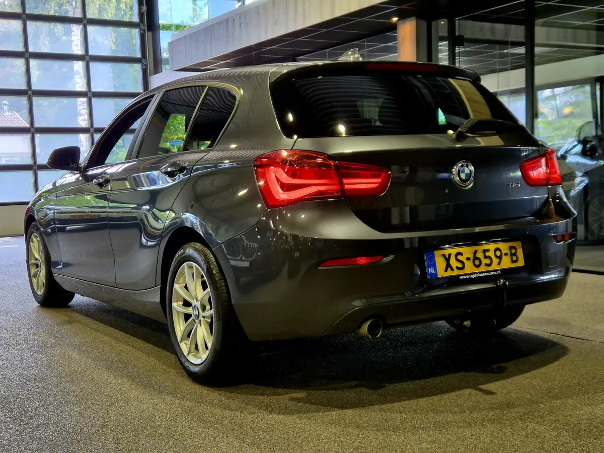 116i Executive Navigatie | Verw. stoelen| Sensoren | Trekhaak | Nette auto