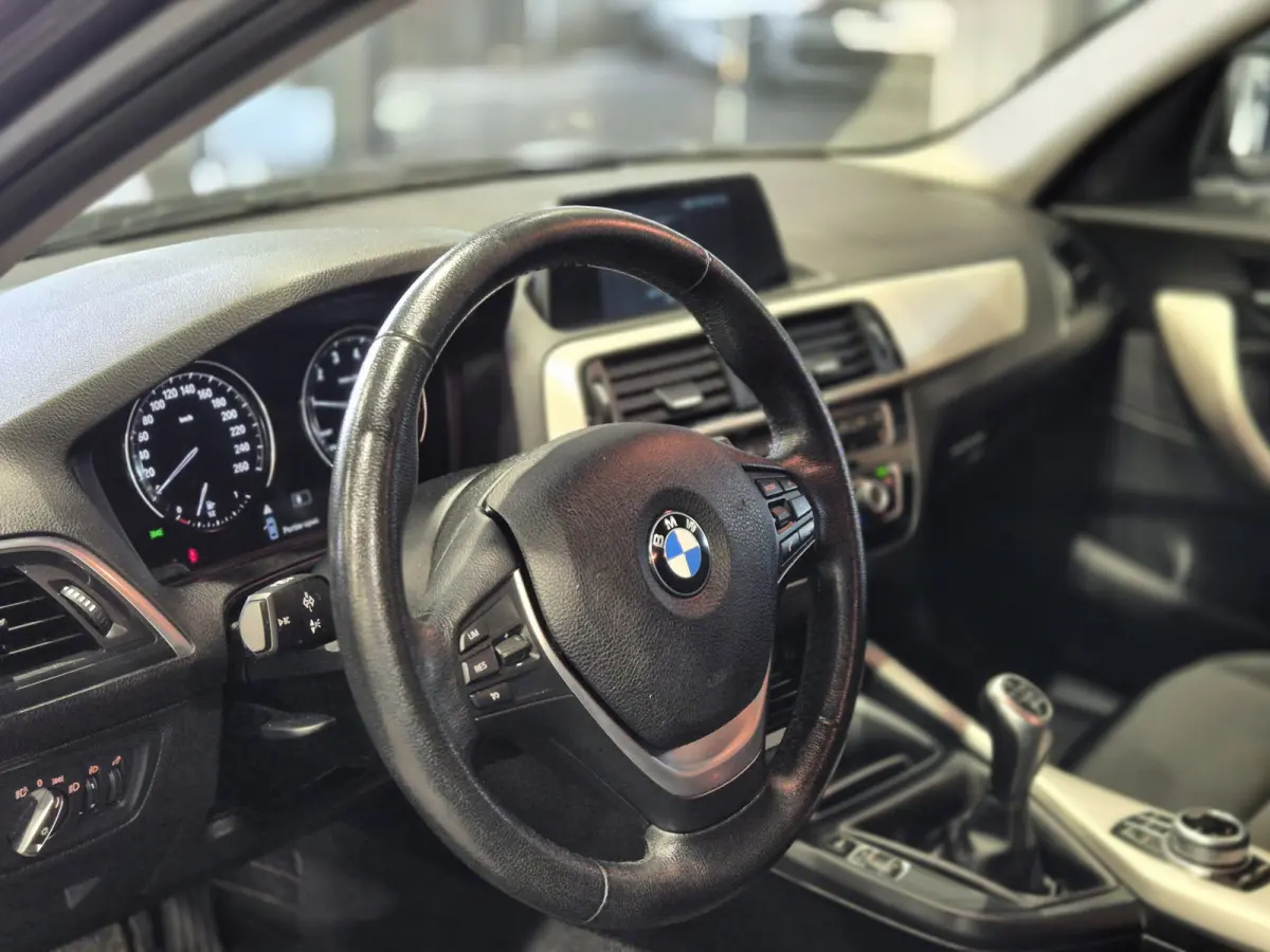 116i Executive Navigatie | Verw. stoelen| Sensoren | Trekhaak | Nette auto