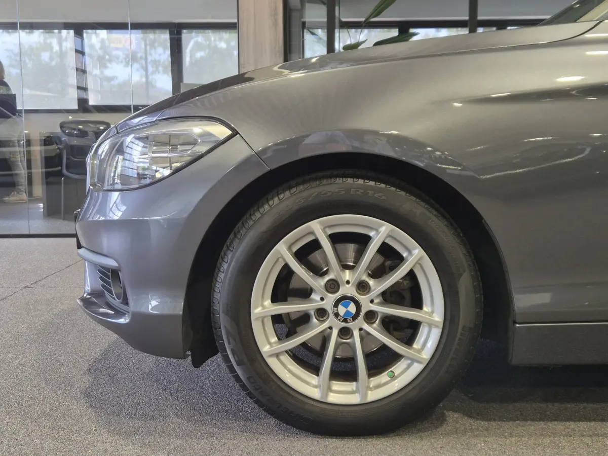 116i Executive Navigatie | Verw. stoelen| Sensoren | Trekhaak | Nette auto